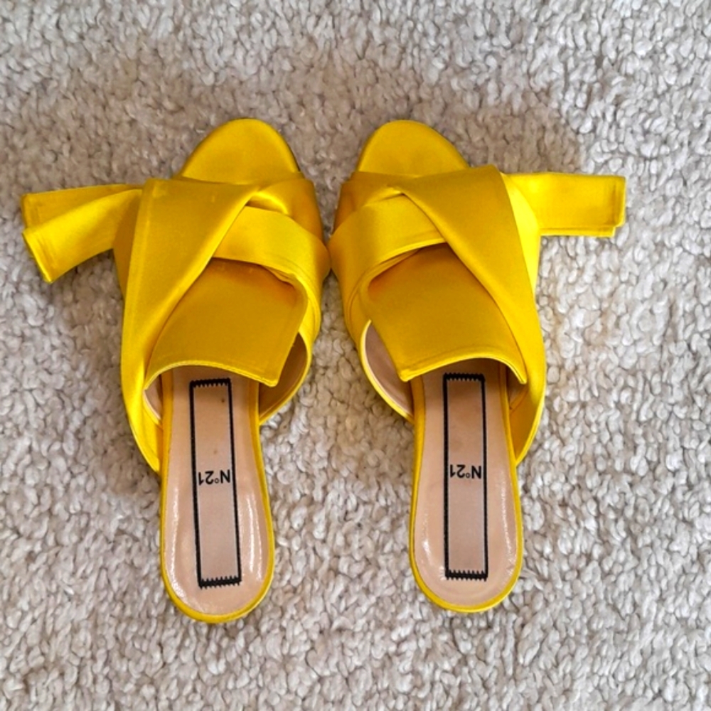 No 21 YELLOW SATIN Kitten Heels Size 7 - Picture 5 of 16